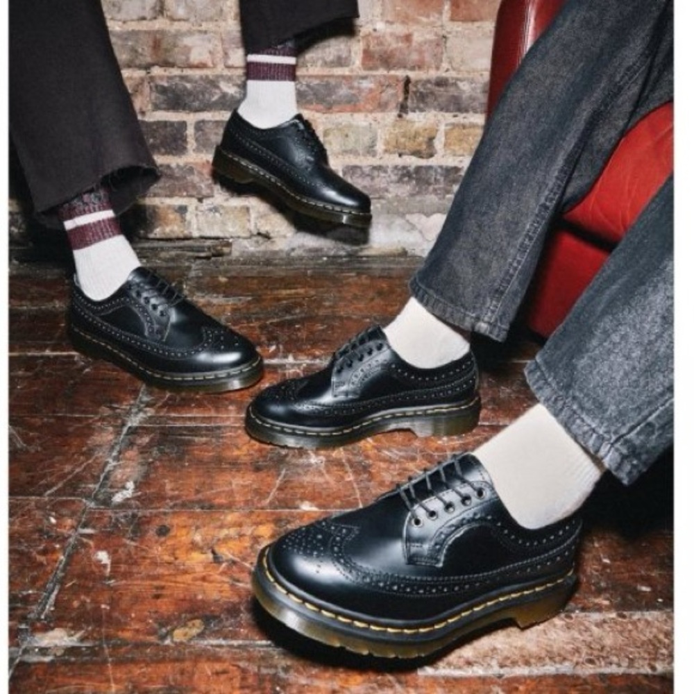 Dr. Martens Black Brogues - unisex
